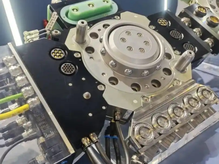 告别手动切换！杰胤快换盘让机器人高效转场