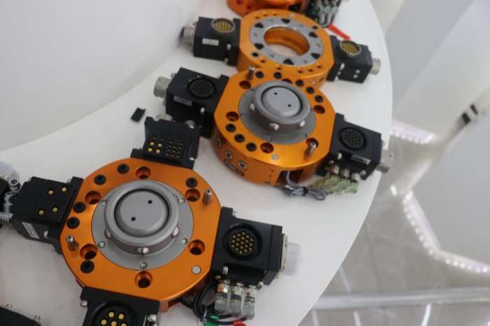 机器人快换盘打造“即插即用”解决方案